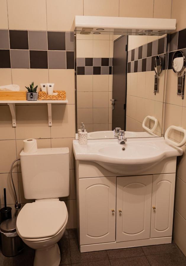 Guesthouse De Wissen Dilsen-Stokkem Esterno foto